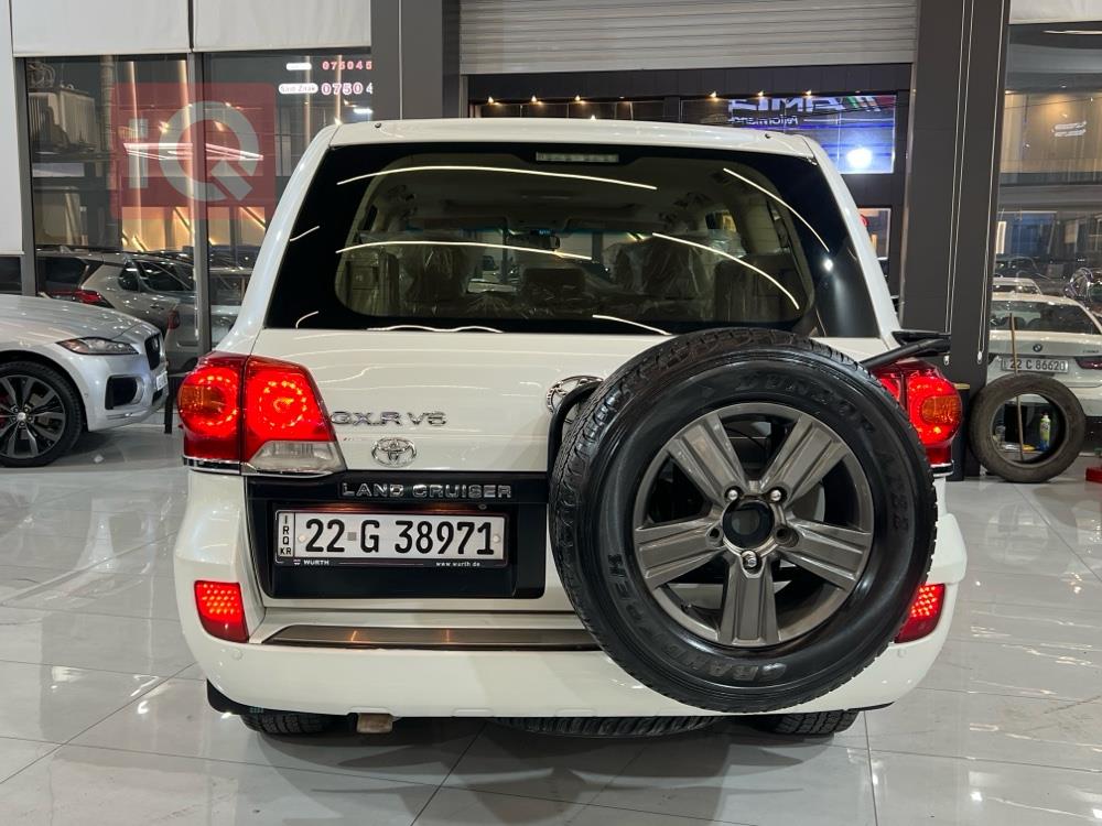 تۆیۆتا لاند کروزەر